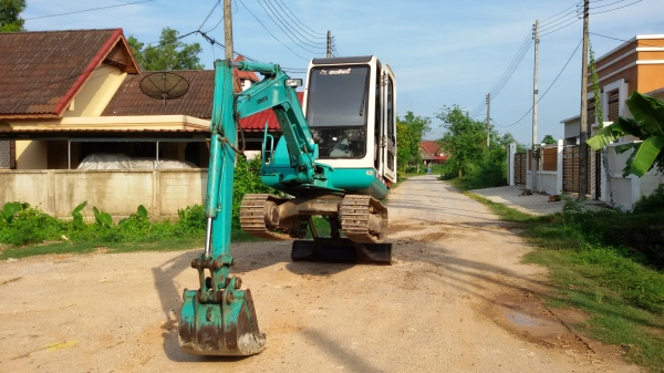 ขาย komatsu pc 30-7e สภาพสวย พร้อมใช่้งาน ช่วงล่างเต็ม