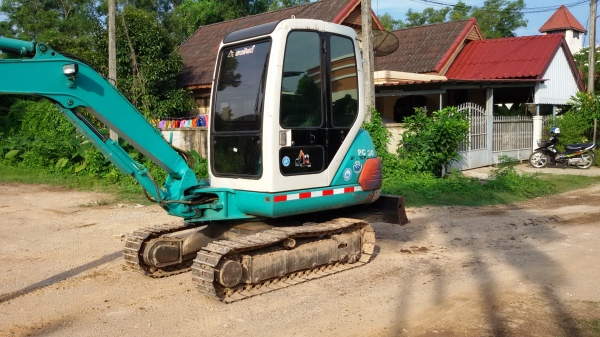 ขาย komatsu pc 30-7e สภาพสวย พร้อมใช่้งาน ช่วงล่างเต็ม