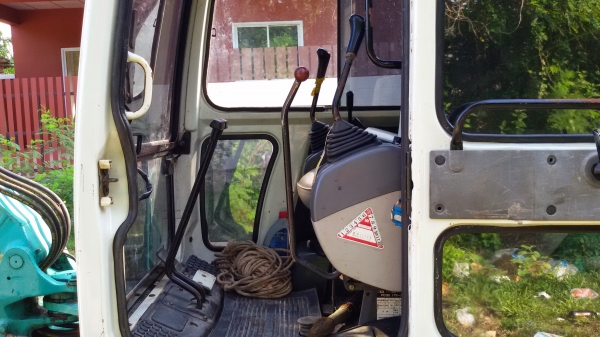 ขาย komatsu pc 30-7e สภาพสวย พร้อมใช่้งาน ช่วงล่างเต็ม