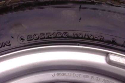 ขายยางป่าวบิดโตน205R16ป้่ายแดงมี16เส้นขาย4เส้น5500บาท