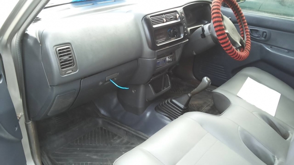 **108,000 บ.ต่อรอง**ขายกระบะตอนเดียว MITSU L200 STRADA 2.5 SINGLECAB ปี39/96 เครื่องเดิมเกียร์เดิม แห้งดี แรงดี เกียร์ดีเข้าง่ายไม่หลุด ช่วงล่างดีไม่ส่าย คัสซีสวยเดิมๆ ไม่ปะไม่ดาม กระบะพื้นเก็บมาแล้ว หน้า-หลังไม่เคยชนหนัก ภายในเก๋งดีคอนโซลดี พ.ธรรมดา แอร์