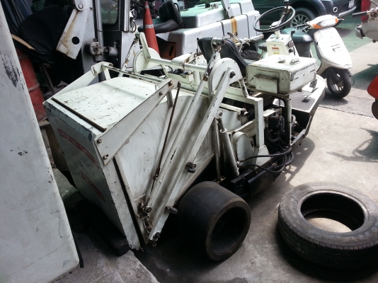 ขายรถเก็บหญ้านั่งขับระบบไฮโดรลิค