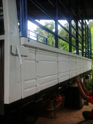 **585,000 บ.ต่อรอง**ขาย6ล้อประกอบHINO FD3HKA HO7D-195HP ปี46 เครื่อง 195แรง แห้งดีแน่นดี ไม่เยิ้ม ช่วงล่างเดิมคัสซีดี ไม่ปะไม่ดาม (เก็บงานสาดสี) กระบะพื้นไม้คอกเหล็กสภาพดี พื้นดีข้างดีไม่ผุ คอกเหล็กแข็งแรง ยาว5.50ม. หัวเก๋งดี ไม่ผุ ภายในคอนโซลครบ พ.พาวเวอ **585,000 บ.ต่อรอง**ขาย6ล้อประกอบHINO FD3HKA HO7D-195HP ปี46 เครื่อง 195แรง แห้งดีแน่นดี ไม่เยิ้ม ช่วงล่างเดิมคัสซีดี ไม่ปะไม่ดาม (เก็บงานสาดสี) กระบะพื้นไม้คอกเหล็กสภาพดี พื้นดีข้างดีไม่ผุ คอกเหล็กแข็งแรง ยาว5.50ม. หัวเก๋งดี ไม่ผุ ภายในคอนโซลครบ พ.พาวเวอ