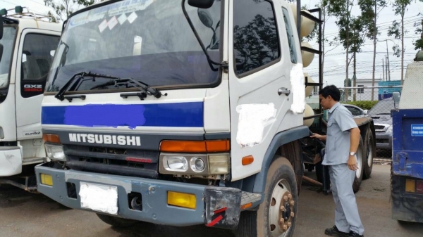 รถจอด วันที่ 19/08/57 ขายอีกแล้วครับ หัวลาก ไอ้หลง M6 ปี48 ติดแก๊ส สวยๆๆครับ จำนวน 5 คันพร้อมใช้เอกสารพร้อมโอนครับ