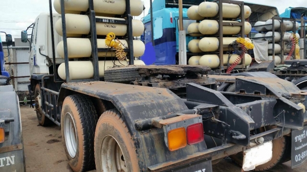 รถจอด วันที่ 19/08/57 ขายอีกแล้วครับ หัวลาก ไอ้หลง M6 ปี48 ติดแก๊ส สวยๆๆครับ จำนวน 5 คันพร้อมใช้เอกสารพร้อมโอนครับ