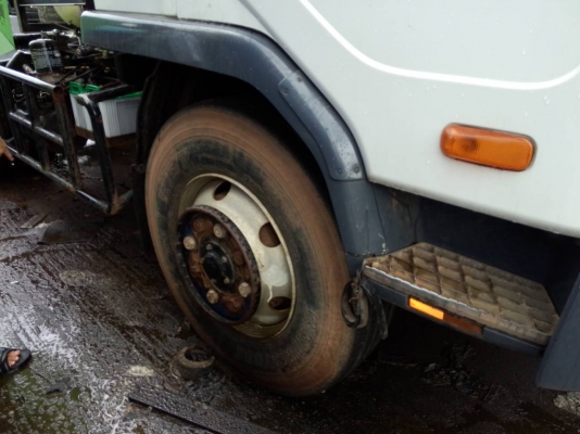 รถจอด วันที่ 19/08/57 ขายอีกแล้วครับ หัวลาก ไอ้หลง M6 ปี48 ติดแก๊ส สวยๆๆครับ จำนวน 5 คันพร้อมใช้เอกสารพร้อมโอนครับ