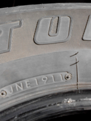 245/70R16 BRIDGE STONE DUELER H/T 840 มีชุด 4 เส้น  สวย ดอกเต็ม ไม่มีกินข้างทั้ง 4 เส้น  โทร.081-427-3941