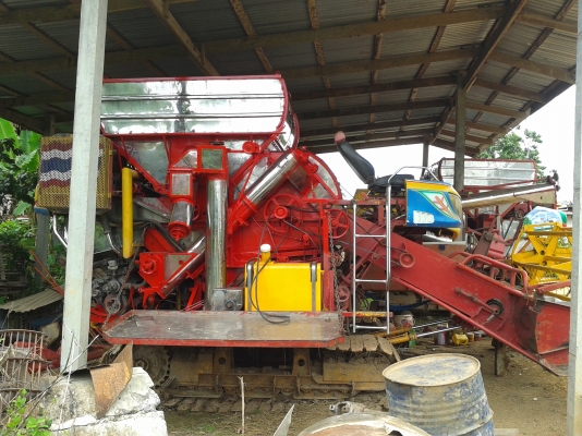 ขายรถเกี่ยวเกษตรพัฒนา รุ่นจ้าวช้างไวไฟ ปี50 ขายรถเกี่ยวเกษตรพัฒนา รุ่นจ้าวช้างไวไฟ ปี50