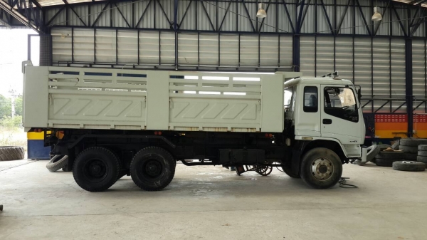 Isuzu270 ยูโร วัน ปี43 ดั้มพ์ใหม่  แหละเก็บสีหัวไปในคลาวเดี่ยวกัน แหละเปลี่ยนยางใหม่10เส้น