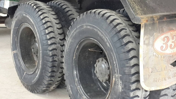 Isuzu270 ยูโร วัน ปี43 ดั้มพ์ใหม่  แหละเก็บสีหัวไปในคลาวเดี่ยวกัน แหละเปลี่ยนยางใหม่10เส้น