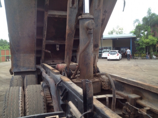 ขายรถ10ล้อดั๊มเครื่อง195แรงพร้อมใช้งาน