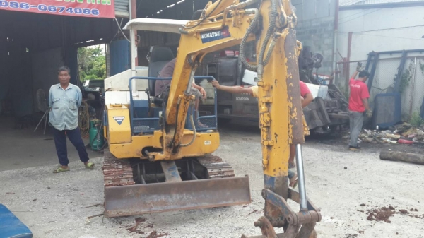 รถแม็คโฮ PC15 ใช้งานได้ดี อุปกรครบทุกชิ้น มีใบอินวอย