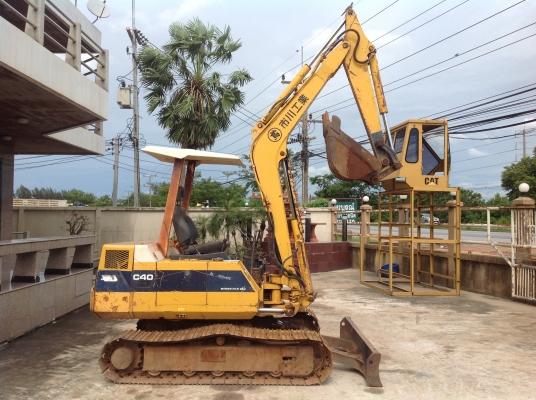 ขายรถแบคโฮ KOMATSU รุ่นPC40-6 สภาพสวย พร้อมใช้งาน