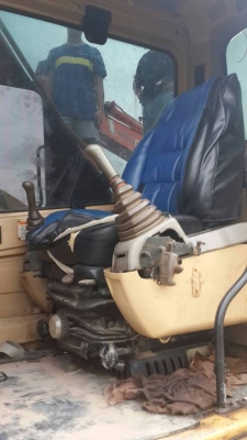 รถแบคโฮ CAT 320 B รถสวยเนี๊ยบ ใช้งานดี มีทะเบียน ปรับราคาใหม่เป็น 1,300,000 บาท.