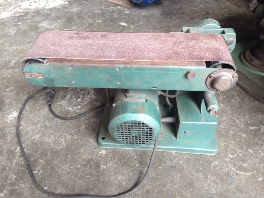 ขายเครื่องขัดกระดาษทราย ขนาดเล็ก สภาพดี อุปกรณ์ครบ( ต่อตรงไว้ไม่มีสวิทย์ )