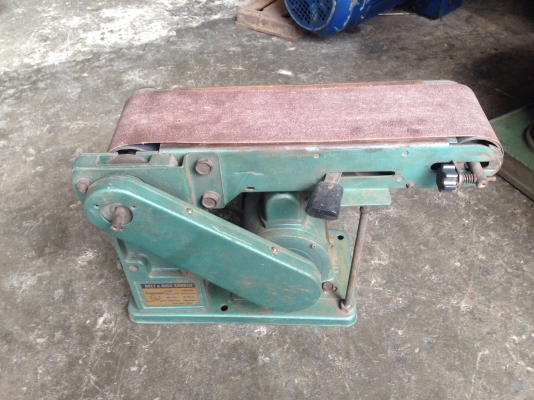 ขายเครื่องขัดกระดาษทราย ขนาดเล็ก สภาพดี อุปกรณ์ครบ( ต่อตรงไว้ไม่มีสวิทย์ )