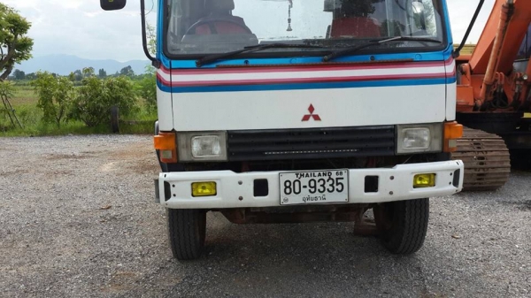 รถสิบล้อหางเป็ด MITSUBISHI FUSO เครื่อง 6D15 หน้ากากดำ ใส่ รถแบคโฮ CAT 320 B