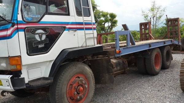 รถสิบล้อหางเป็ด MITSUBISHI FUSO เครื่อง 6D15 หน้ากากดำ ใส่ รถแบคโฮ CAT 320 B