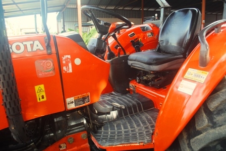 ขายรถไถ Kubota M7040 (4WD) พร้อมดันหน้าและผานตราช้าง สีเดิม เครื่องนิ่มๆครับ ขายรถไถ Kubota M7040 (4WD) พร้อมดันหน้าและผานตราช้าง สีเดิม เครื่องนิ่มๆครับ