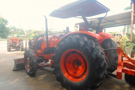 ขายรถไถ Kubota M7040 (4WD) พร้อมดันหน้าและผานตราช้าง สีเดิม เครื่องนิ่มๆครับ ขายรถไถ Kubota M7040 (4WD) พร้อมดันหน้าและผานตราช้าง สีเดิม เครื่องนิ่มๆครับ
