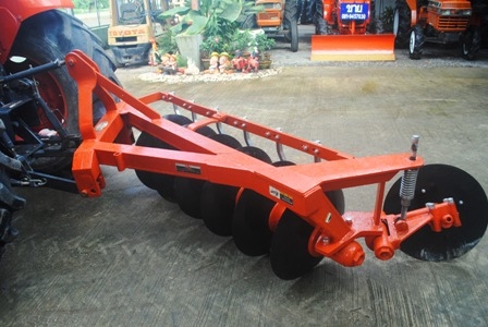 ขายรถไถ Kubota M7040 (4WD) พร้อมดันหน้าและผานตราช้าง สีเดิม เครื่องนิ่มๆครับ