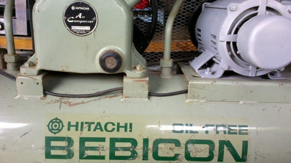 ปั้มลม Hitachi 5 HP ไฟ 220 โวลท์