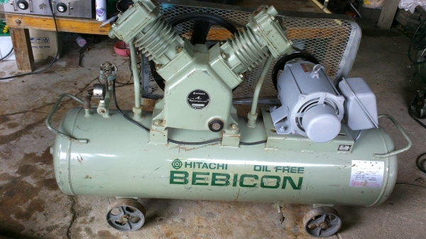 ปั้มลม Hitachi 5 HP ไฟ 220 โวลท์