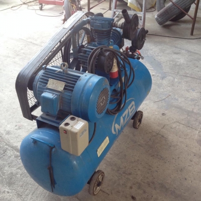 ปั๊มลมมือ 2 ใช้งานได้ดี ขนาด 200 ลิตร 7.5 แรง ต้องการขายเพราะจะเปลี่ยนไปใช้ปั๊มสกรู