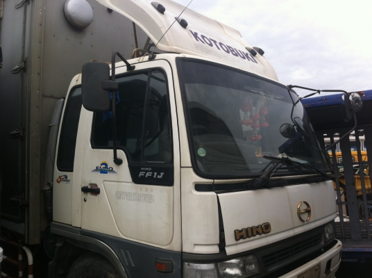 ขายรถ 6 ล้อ Hino FF1J  ตู้แห้ง 10 บาน ยาว 7 เมตร  รถปี 45 พร้อมใช้งาน