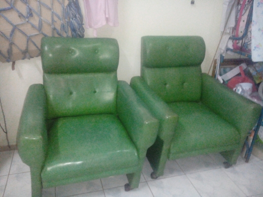ขายโซฟาเก่าเเนวๆ สักคู่