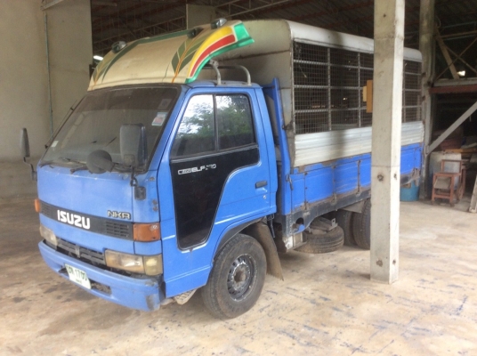 ขาย6ล้อNKR จดทะเบียนปี48 แหนบหน้า-หลัง เครื่อง110แรง พวงมาลัยพาว์เวอร์ กะบะยาว 3ม. พื้นปูเหรด แอร์เย็น เครื่องดี ยางดี ครัทสีสวย ขับดีมากๆ ขาย 270,000บาท