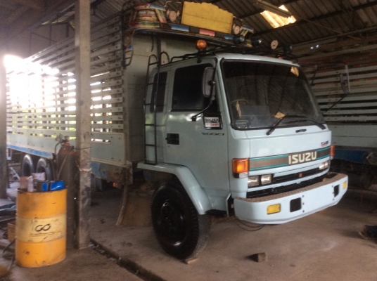 ขายISUZU 10ล้อRocky 175 แรง ยาว 7.2 ม. (ยาวพิเศษรถห้างแท้) กะบะไม้ พื้นปูเลส ตีนเป็ด ครัทซีดี เครื่องดี ยางดี ขาย 700,000 บาท