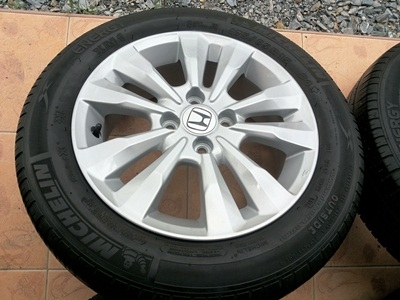 ขายล้อแม็กHONDA CITY ขอบ15 พร้อมยางปี12 4 ล้อ ขายล้อแม็กHONDA CITY ขอบ15 พร้อมยางปี12 4 ล้อ