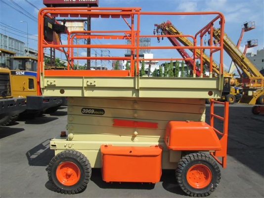 ขาย รถกระเช้าขากรรไกรมือสองจากสหรัฐอเมริกา  แบรนด์ JLG สภาพดีเก่านอก มีรับประกัน