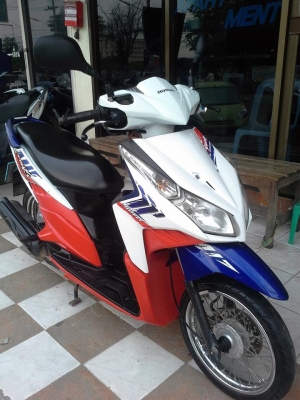 ขายถูกๆ Honda Click i สีขาวแดง ลาย Street รถสวย ขับดีมากๆ พร้อมใช้