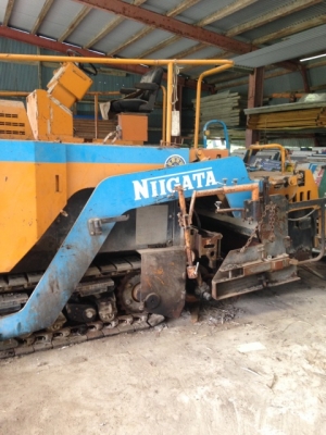 รถปูยาง Nigata NFB6C-625DM6  6 meter paving (crawler type) สนใจโทร. 080-6565422 (หนิง)