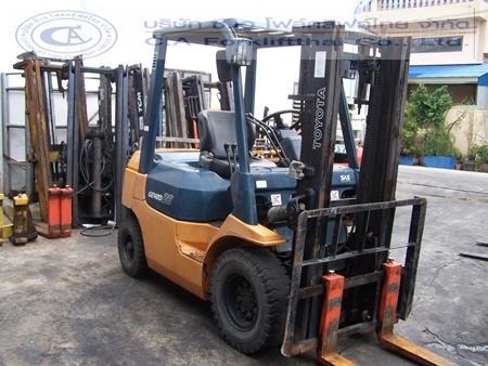 ขายรถ โฟล์คลิฟท์ TOYOTA รุ่น 7-FD25