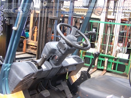 ขายรถ โฟล์คลิฟท์ TOYOTA รุ่น 7-FD25