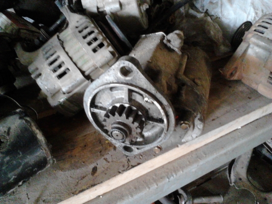 มอร์เตอร์ สตาร์ท 15ฟันเพื่องของเครื่อง 4d84 Komatsu PC40-45 มอร์เตอร์ สตาร์ท 15ฟันเพื่องของเครื่อง 4d84 Komatsu PC40-45