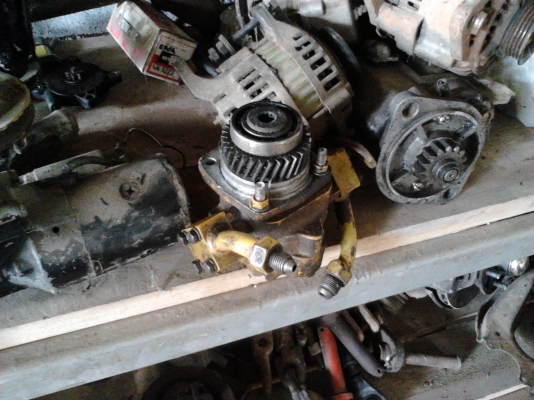 ปั้ม ไฮดรอลิก (ปัมขาว) Hydrolic Pump Komatsu PC40-45