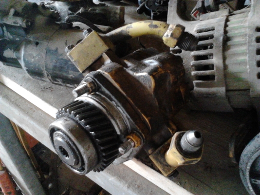 ปั้ม ไฮดรอลิก (ปัมขาว) Hydrolic Pump Komatsu PC40-45