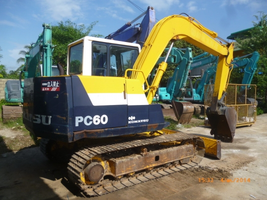 ขาย รถขุด KOMATSU PC60-6 รุ่น มีใบเกรดดันดิน ขาย รถขุด KOMATSU PC60-6 รุ่น มีใบเกรดดันดิน