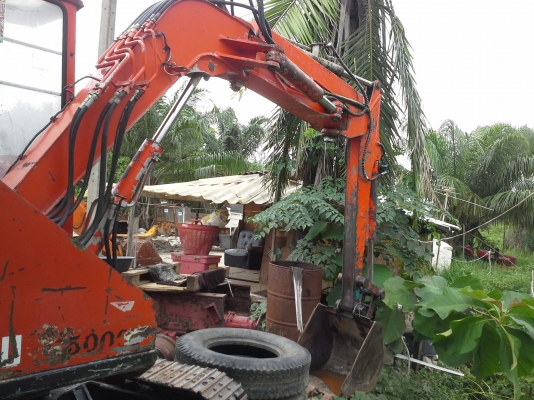 ขายรถแมคโฮ   KOMATSU    PC 50 UU    รถพร้องใช้งาน  เครื่องดี  ปั้มแรงการทำงานไว เองแน่นขายราคา ถูกมากเจ้าของขายเองค่ะ