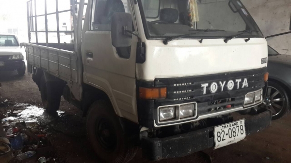 toyota ไดน่า 4 ล้อกลาง สภาพพร้อมใช้งาน