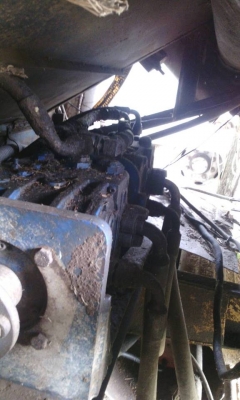 รถเกี่ยวข้าวเกษตรพัฒนาไอ้หนุ่มไวไฟ อุ้มข้าว 2 ตัน เครื่องฮีโน่ 220 แรงม้า.