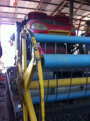 รถเกี่ยวข้าวเกษตรพัฒนาไอ้หนุ่มไวไฟ อุ้มข้าว 2 ตัน เครื่องฮีโน่ 220 แรงม้า.