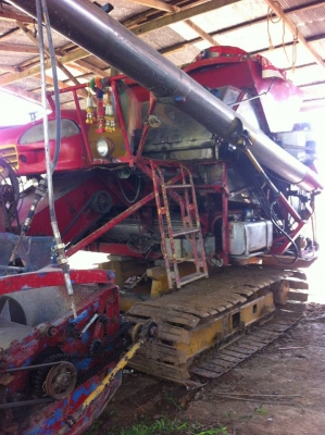 รถเกี่ยวข้าวเกษตรพัฒนาไอ้หนุ่มไวไฟ อุ้มข้าว 2 ตัน เครื่องฮีโน่ 220 แรงม้า.