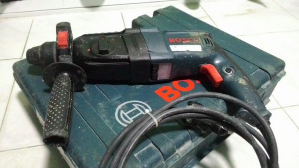 สว่านระบบโรตารี่ยี่ห้อ BOSCH 2-26DE ทำงาน3 ระบบ พร้อมใช้งานครับ สว่านระบบโรตารี่ยี่ห้อ BOSCH 2-26DE ทำงาน3 ระบบ พร้อมใช้งานครับ