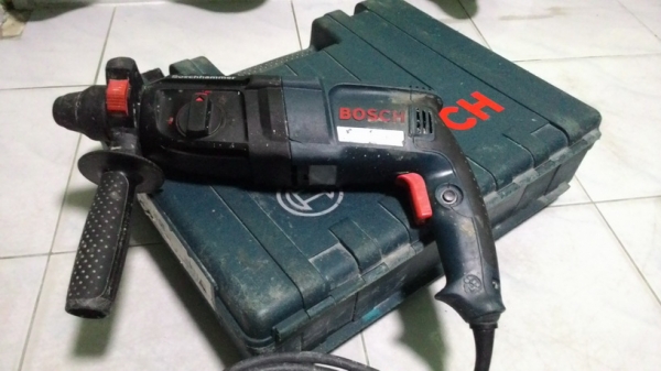 สว่านระบบโรตารี่ยี่ห้อ BOSCH 2-26DE ทำงาน3 ระบบ พร้อมใช้งานครับ