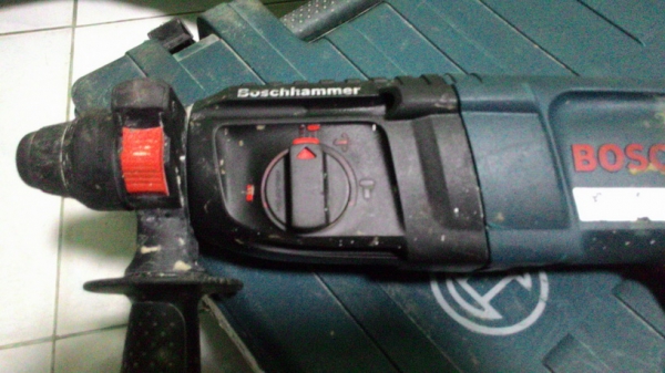 สว่านระบบโรตารี่ยี่ห้อ BOSCH 2-26DE ทำงาน3 ระบบ พร้อมใช้งานครับ สว่านระบบโรตารี่ยี่ห้อ BOSCH 2-26DE ทำงาน3 ระบบ พร้อมใช้งานครับ